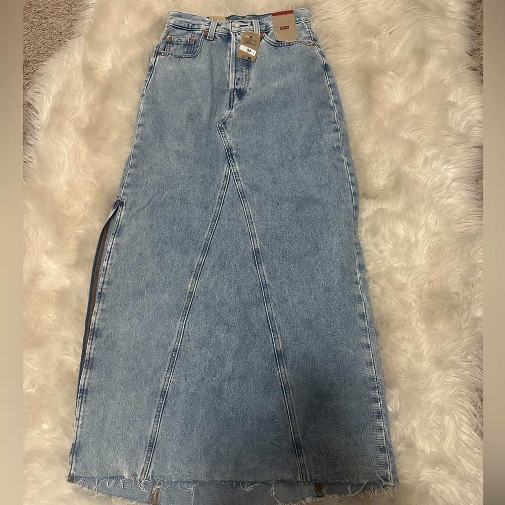 NWT Levi's Blue Denim Skirt with slit and raw hem size 24”